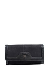 Černá kožená peněženka s texturovaným povrchem, obdélníkového tvaru, s logem a dekorativním švem na přední straně.