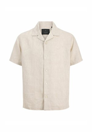 Camisa beige de lino de manga corta con cuello campestre, botones delanteros y un corte relajado, mostrada sobre un fondo blanco.