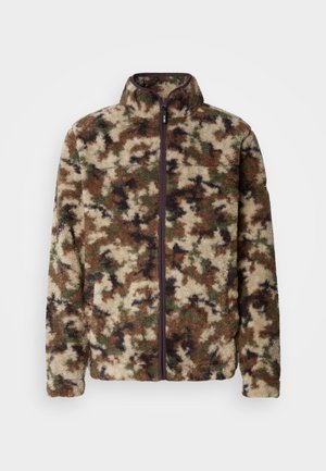 Fleece jacket in a camouflage pattern with brown, green, and beige hues. Features a zip closure and a high collar. Soft texture.