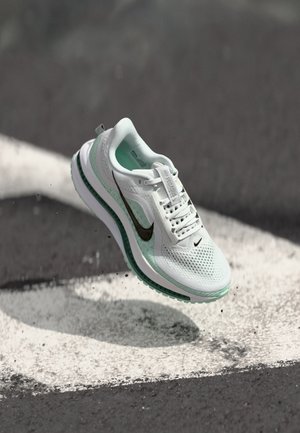 PEGASUS PREMIUM - Road running shoes - white/metallic silver/mint foam/cannon