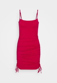 Robe ajustée sans manches en tissu rose vif avec fronces latérales, bretelles réglables et détails à cordon au niveau de l'ourlet.