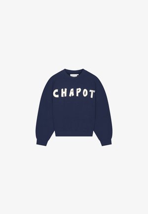 Námořnická modrá mikina s dlouhými rukávy, kulatým výstřihem a oversize střihem. Na přední straně se nachází slovo "CHAPOT" tučným, smetanově bílým písmem.