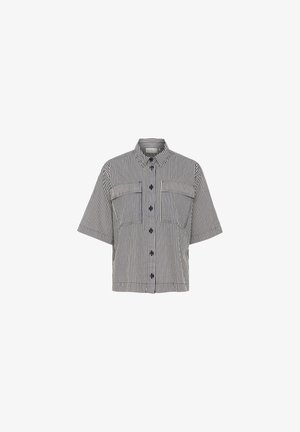 Īsām piedurknēm, uz pogām aizverams krekls ar vertikālām tumši zilu un baltu svītrām, kuram ir divi krūšu kabatas un klasiskā apkakle. Izgatavots no kokvilnas materiāla.