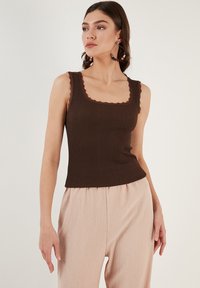 LELA Top - brown
