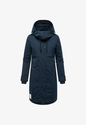 Jachetă parka căptușită de culoare bleumarin, cu guler înalt, buzunare cu fermoar dublu, închidere cu nasture și glugă ajustabilă cu șnur. Textură groasă și moale.