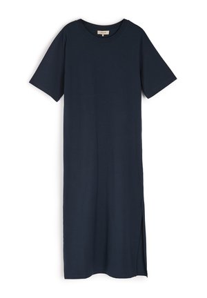 Granatowa sukienka maxi wykonana z miękkiego materiału, z krótkimi rękawami, okrągłym dekoltem i rozcięciami po bokach dla swobody ruchów.