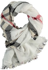 Bufanda ligera con un patrón de cuadros en negro, gris, rojo y crema. Los bordes tienen flecos; la tela tiene una textura suave y fluida.