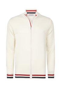 Cárdigan de cremallera color blanco roto con patrón de punto texturizado, cuenta con acentos de rayas rojas y azul marino en el cuello y los puños.