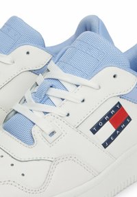 Tommy Jeans RETRO BASKET - Sneakers basse - moderate blue