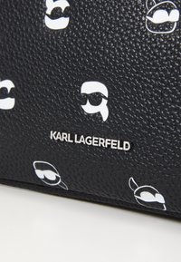 KARL LAGERFELD IKON PEBBLE  - Taška cez plece - black
