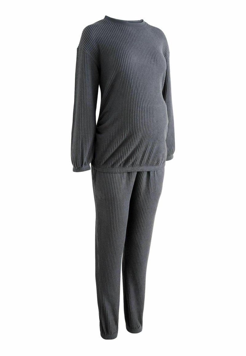 Graues, geripptes Umstandsmoden-Loungewear-Set mit langen Ärmeln, einem abgerundeten Ausschnitt und elastischen Bündchen an Oberteil und Hose.