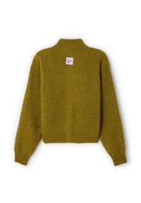 Zeleno rumena pletena džempera z rebrasto teksturo, dolgimi rokavi in stoječim ovratnikom. Ima oznako logotipa na hrbtni strani.