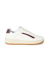 Weißer Sneaker mit einem braunen Akzentstreifen, aus Leder, mit perforierten Details, runder Zehenform und einer Sohle aus Gummi. Auf der Seite befindet sich ein Logo.