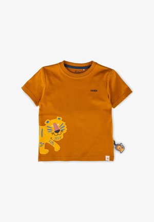 T-shirt orange à manches courtes pour enfants, avec un graphique de tigre jaune à rayures bleues en bas à gauche et un petit logo sur la poitrine.