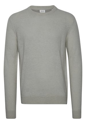Maglione grigio chiaro in tessuto lavorato a maglia, con scollo rotondo, maniche lunghe e polsini e orlo a coste. Design semplice e monocolore.