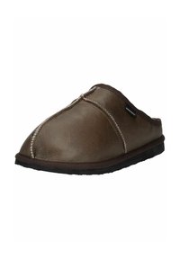 Chausson en cuir marron à enfiler avec couture visible, semelle noire et étiquette en tissu sur le côté, conçu pour le confort intérieur.