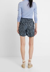 Kaffe Short - black
