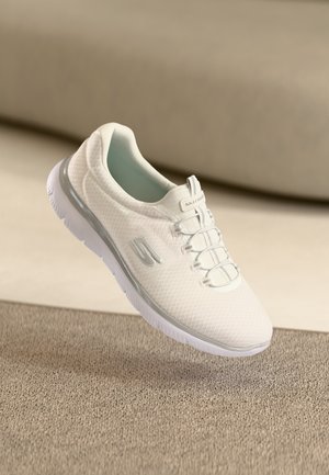 Skechers Wide Fit SUMMITS - Sneakers low - white/silver