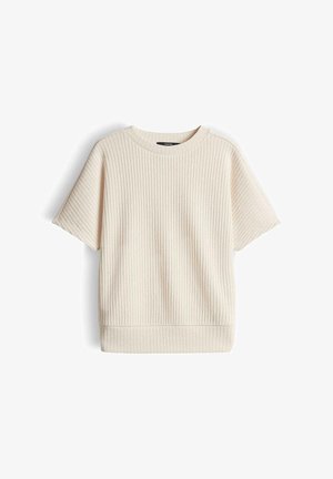 Maglione beige a maniche corte in maglia con texture a coste e scollo rotondo, disteso su uno sfondo bianco.