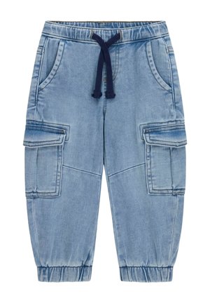 Lichtblauwe denim cargobroek voor peuters met elastische boorden, zijvleugeltassen, voorzakken en een marineblauwe taille met trekkoord.