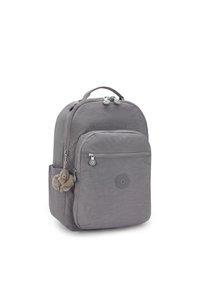 Grå Kipling ryggsäck med framficka med dragkedja, övre handtag, sidoficka och en liten plyschapa nyckelring fäst vid dragkedjan.