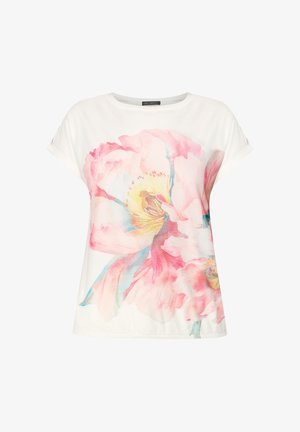Witte korte mouwen mesh top met grote, zachte bloemenprints in aquarelstijl in roze en geel aan de voorkant.