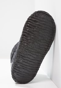 Giesswein Tofflor & inneskor - dark grey