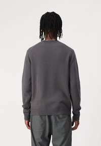 Samsøe Samsøe SYLLI CREW NECK - Strickpullover - volcanic ash