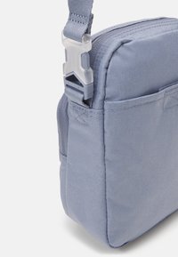 Nike Sportswear Axelremsväska - blue