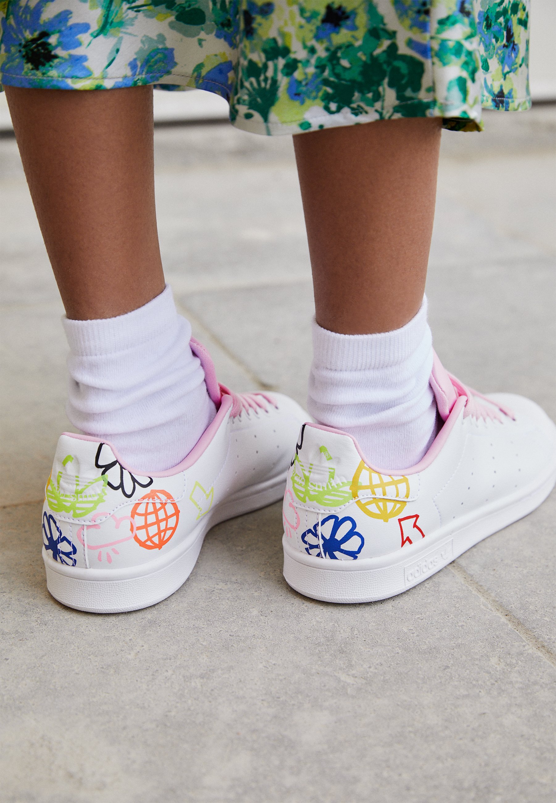 adidas womens stan smith trainers - white/pink