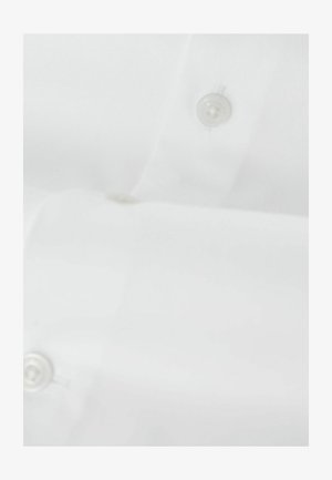 Belo blago z dvema vidnima prozornima gumboma, pritrjenima nanj, ki prikazuje del prepognjenega oblačila ali tekstilnega izdelka.