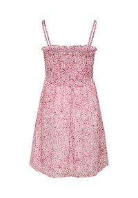 Robe d'été rose sans manches avec fines bretelles, corsage smocké et motif floral rouge petit et dispersé.