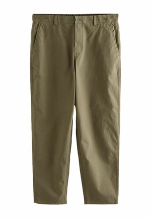 Herren-Hose mit geradem Bein in olivgrün, mit Gürtelschlaufen, Seitentaschen, Knopfverschluss und Reißverschluss, flach auf weißem Hintergrund dargestellt.