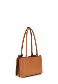 Sac à main en cuir marron avec une forme rectangulaire structurée, deux poignées, des accents métalliques et des coutures visibles le long des bords.