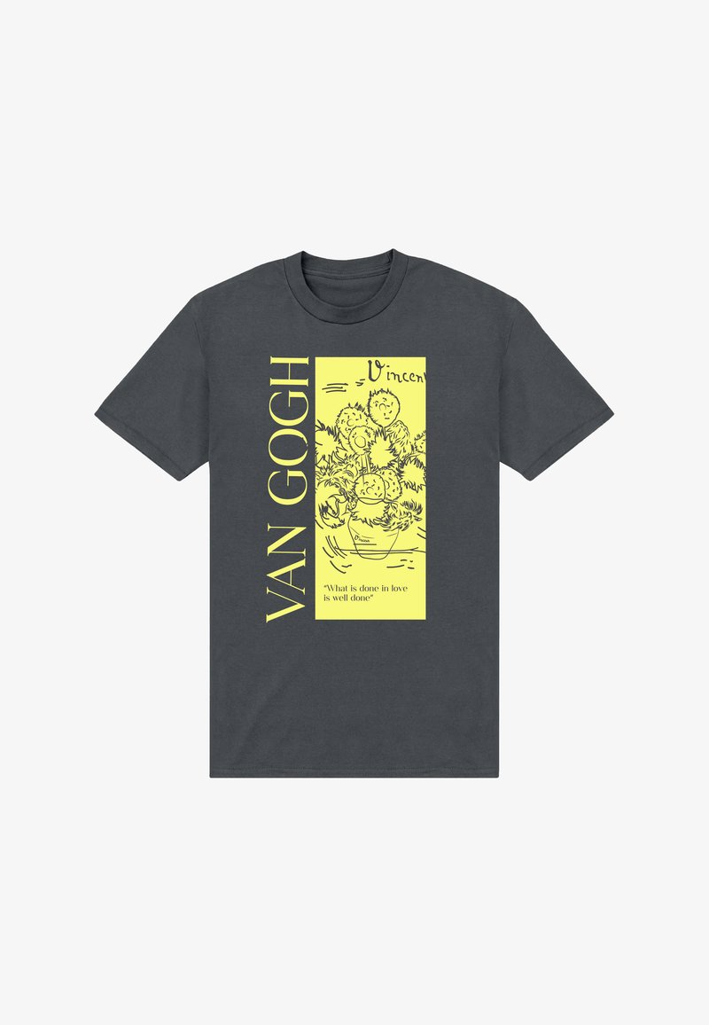 T-shirt gris foncé avec un rectangle jaune affichant un bouquet de tournesols esquissé, le texte "VAN GOGH" et la citation "Ce qui est fait avec amour est bien fait."