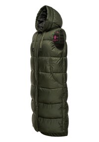 Zeleni dugi puffer prsluk s kapuljačom, sadrži kviltani dizajn, bočne džepove i oznaku s logotipom. Glatka, sjajna tkanina s laganim izgledom.