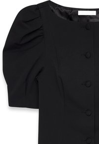 Abito nero con maniche a sbuffo corte, scollo rotondo e sei bottoni rivestiti in tessuto. Texture liscia e design su misura.