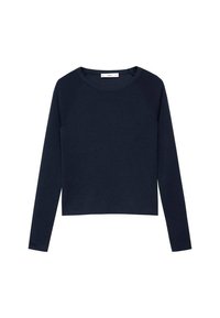 Marineblauwe longsleeve trui met ronde hals en ribbeltextuur, met een rechte zoom, weergegeven op een witte achtergrond.