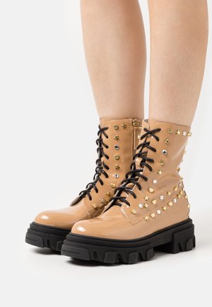 CHIARA FERRAGNI Botines con plataforma - tan