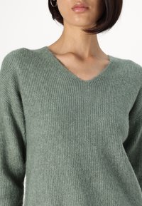 ONLY Tall ONLCAMILLA TALL - Strickpullover - laurel wreath