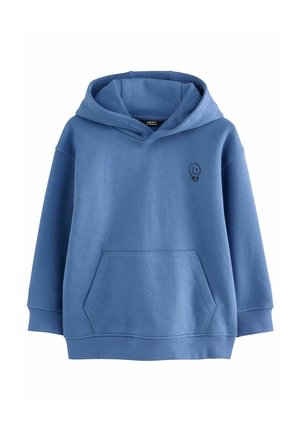 Blauwe kinderhoodie met een voorzak en een klein zwart druppelend smiley-gezicht ontwerp op de linkerkant van de borst.