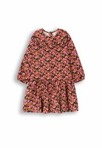 Długa, rękawowa sukienka z ciemnego materiału w intensywny różowy i pomarańczowy kwiatowy wzór, z falbaną na dekolcie i marszczoną spódnicą.