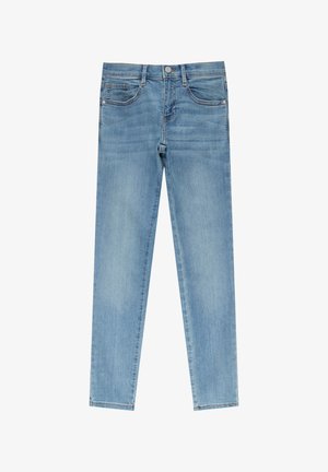 Lichtblauwe denim jeans met een fitted ontwerp, vijf zakken en een ritsluiting. Het materiaal heeft een gladde textuur met subtiele vervaging.