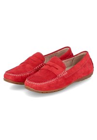 Rote Wildleder-Loafer im Mokassinstil, mit Stickdetails und einer Gummisohle. Das Innere verfügt über ein gestreiftes Muster.