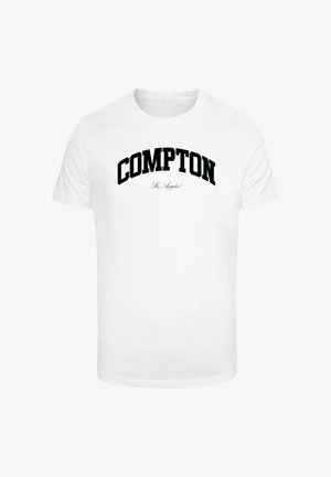 Valge puuvillane T-särk, millel on julge musta suurtähtedega tekst "COMPTON" ja väiksem musta kalligraafia tekst "Los Angeles" selle all. Klassikaline ümar kaelaehe.