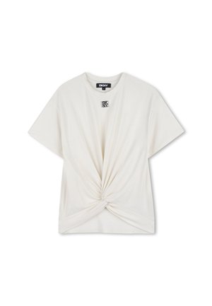 Wit T-shirt met korte mouwen, met een gedraaide voorkant en een klein zwart DKNY-logo bij de kraag.