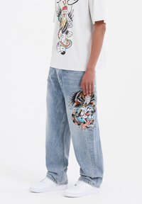 Ed Hardy SKULL SNAKE EAGLE TATTOO GRAPHIC - Jeansy Relaxed Fit