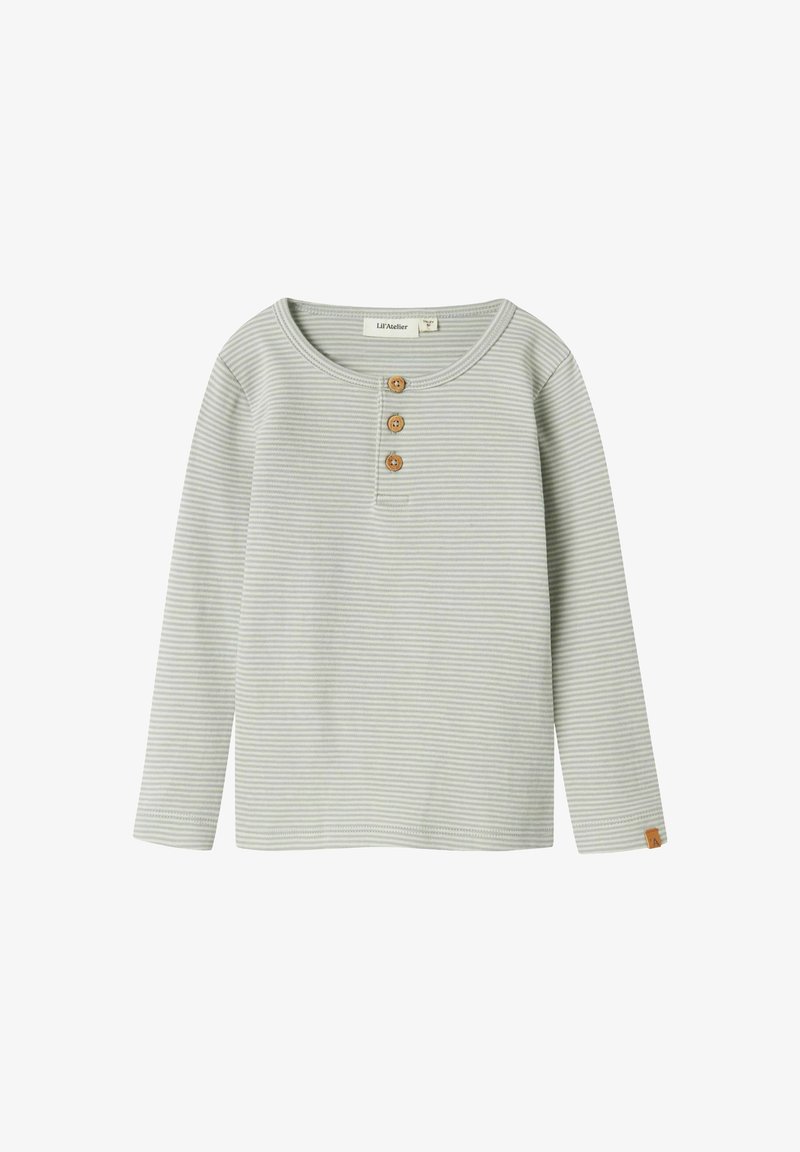 Langärmliges Hemd in Hellgrün mit weißen Streifen, das über einen runden Ausschnitt und drei Holzknöpfe an der Brust verfügt. Weiches, strukturiertes Material.