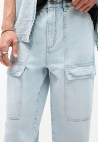 PULL&BEAR BAGGY  - Džínsy voľného strihu - light blue denim