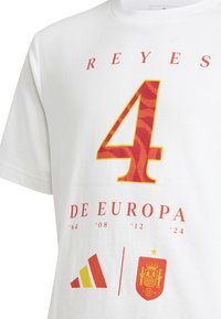 adidas Performance RFEF EURO WINNER TEE UNISEX - Camiseta estampada - white